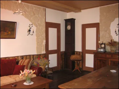 Comment se nomme cette vieille horloge qui sonnait autrefois à chaque heure du jour et de la nuit !