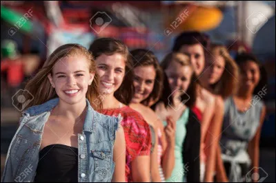 Pars-tu avec une copine ou seule ?