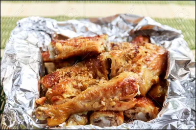 Cela vous est déjà sûrement arrivé : un midi, vous aviez cuisiné du poulet et le soir, vous partiez en vacances. Ainsi, vous n'alliez pas le laisser dans le frigo pendant 3 semaines. Vous avez donc décidé de l'emballer dans de l'aluminium pour le finir le soir. Quel est le symbole de l'aluminium ?