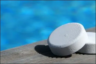 Quel est le symbole du chlore que l'on retrouve dans les piscines ?