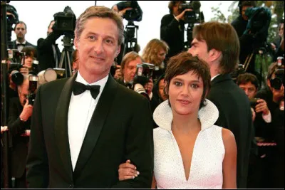 Quel est le patronyme de ces deux personnages français ,Antoine le père, animateur, humoriste et acteur; Emma sa fille, actrice et animatrice ?