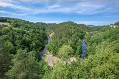 Cette rivière du Velay, longue de 85 km, prend sa source à 1530 m dans le massif du Mézenc, coule vers le nord et se jette dans la Loire près de Monistrol :