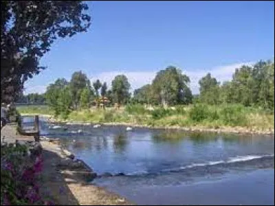 Cette rivière, longue de 120 km, prend sa source vers 1 370 mètres d'altitude dans le massif du Plomb du Cantal puis coule vers l'ouest et rejoint la Dordogne :