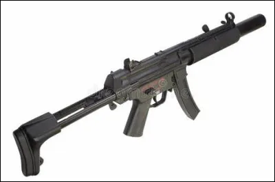 Quelle est cette arme à feu portative automatique en M qui tire par rafales ?