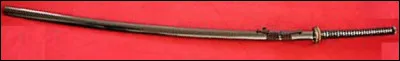Quelle est cette arme blanche en N, un long sabre japonais qui se manipule à deux mains ?