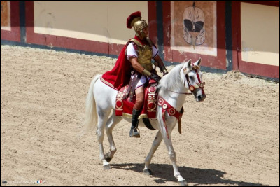 Comment se nomme le jeune centurion chrétien ?