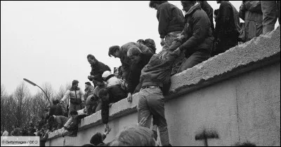 Qui était le président de la RDA lors de la chute du mur ?