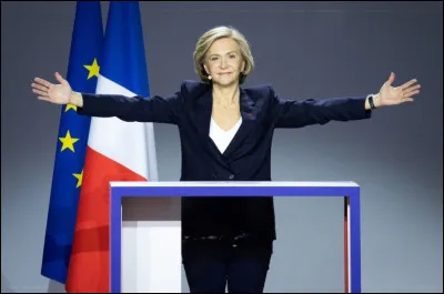 Qui a dit à Valérie Pécresse lors d'un débat politique qu'elle était exactement comme Emmanuel Macron ?