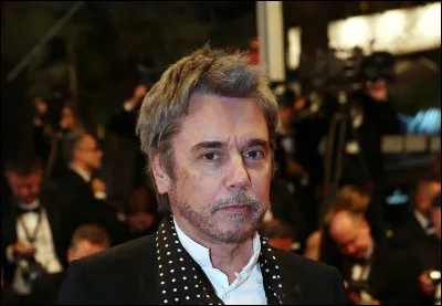 Jean-Michel Jarre travaille notamment dans la musique...