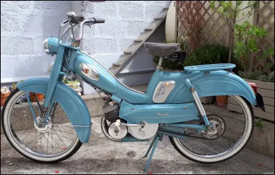Quel est ce cyclomoteur de la marque Motobécane produit de 1949 à 2003 et dont le modèle la "Bleue" fut produit à 15 millions d'exemplaires ?