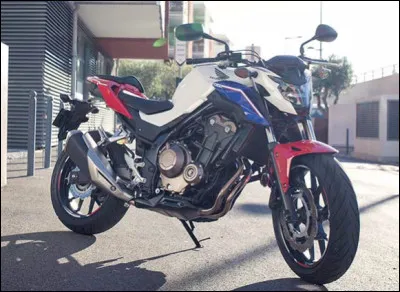 Quel est le nom de ce motocycle dont la cylindrée est comprise entre 50 et 125 cm3 ?