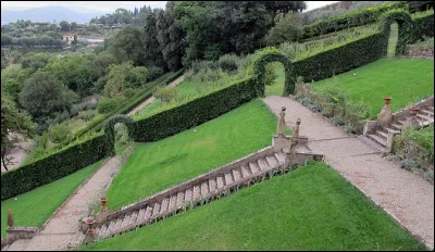 6e > Dans cette ville mondialement (re)connue - entre autres pour sa gastronomie - on peut y déguster [...quoi donc ?] dès le petit matin, au coin des rues ! Mais quelle est cette cité ?