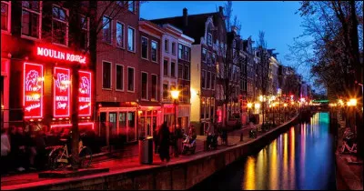 Même ici, les pavés vont finir par s'user sous les sandales de ces millions de touristes annuels...