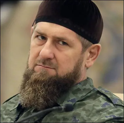 Qui est ce Ramzan, mafieux russe placé à la tête de la la république de Tchétchénie par les mafieux russes,, meurtrier, milliardaire fantasque et criminel de guerre ?