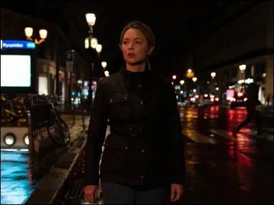 Dans quel film Virginie Efira essaye-t-elle de se reconstruite après avoir survécu à une attaque terroriste ?