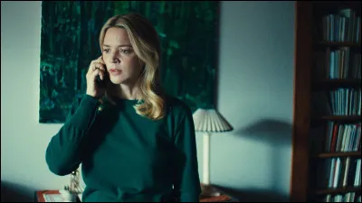 Dans quel film Virginie Efira est-elle une professeure qui vit sous l'emprise de son mari ?