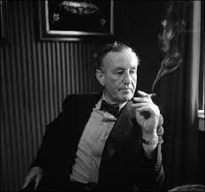 Décédé le 12 aôut 1954, écrivain de romans d'espionnage, il était le père de James Bond :