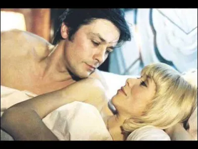 Hommage à Mireille Darc décédée le 28 août 2017 : dans quel film de Georges Lautner joue-t-elle aux côtés d'Alain Delon, avec également Claude Brasseur ?