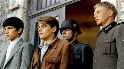 Ce film d'Autant-Lara met en scène un infirmier militaire allemand et frère franciscain, qui en 1943 soigne, réconforte et veut faire évader deux résistants : c'est "Le franciscain de ..."