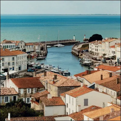 Sur quelle île l'action du roman de Victor Hugo intitulé "Les Travailleurs de la mer" se déroule-t-elle ?