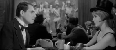 Ce film se déroule en Allemagne durant les années 1930 : des femmes et des jeunes filles sont assassinées par un tueur en série. Peter Kürten (Robert Hossein), un ouvrier amoureux dAnna (Marie-France Pisier), une chanteuse de cabaret. C'est "Le Vampire de ..."