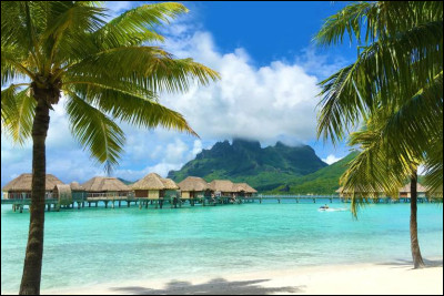 À quel pays l'île de Bora-Bora est-elle rattachée ?