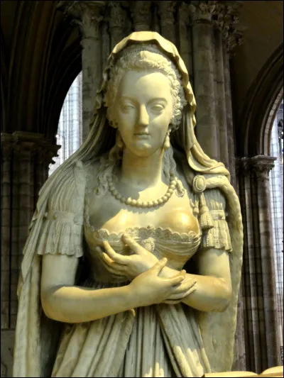 Où se trouve la sépulture de Marie-Antoinette ?