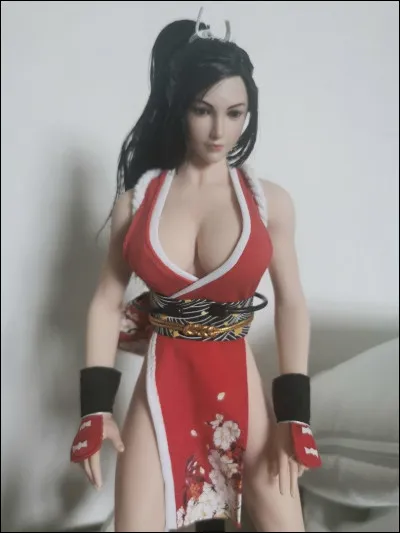 Avec quelle arme se bat Mai Shiranui ?