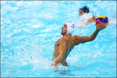 De combien de joueurs est composée une équipe de water-polo ?