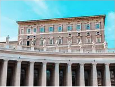Quel est le nom de la résidence officielle des papes à Rome ?