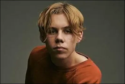 Quel est son tout premier single sorti en 2018 ?