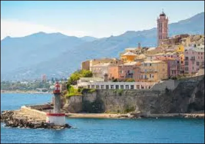 La Corse est une île qui appartient à l'Italie.