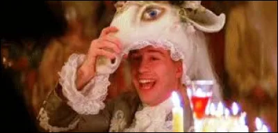 Comment Salieri surnomme-t-il Mozart ?