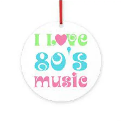 Qui a chanté "Somebody's Watching Me" en 1984 ?