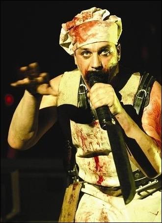 Sur quelle chanson jou en live par Rammstein, Till Lindemann, habill en boucher, fait-il cuire son clavieriste dans une marmitte ?