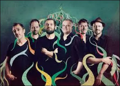 Complétez le nom de ce groupe de la nouvelle scène française : ''Debout sur...''