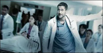 De quel hôpital New Amsterdam prend-il des patients à cause du manque d'effectif ?