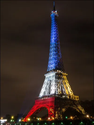 La première couleur adoptée pour la tour Eiffel en 1887 est le rouge.