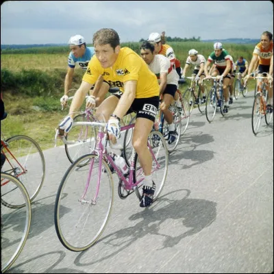 Dans le Tour 1972, ce coureur fran&ccedil;ais &eacute;tait leader du classement par points et 2e au g&eacute;n&eacute;ral derri&egrave;re Eddy Merckx, apr&egrave;s avoir port&eacute; le maillot jaune. Bless&eacute; au genou, il est contraint cependant &agrave; l'abandon en fin de Tour alors qu'il porte le maillot vert. Il s'agit de ...