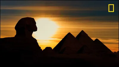 Comment ce dieu solaire est-il représenté ?