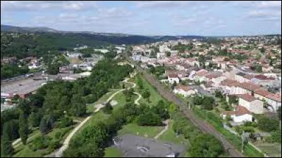 Ville rhônalpine, dans la métropole Stéphanoise, La Grand-Croix se situe dans le département ...