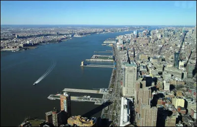 Quel est ce fleuve qui passe par la ville de New York en longeant tout louest de Manhattan ?