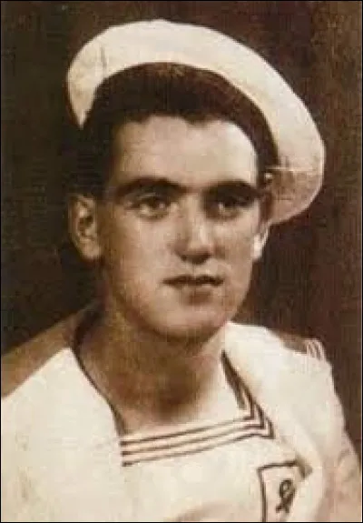 À quel âge s'engage-t-il en février 1940 ?