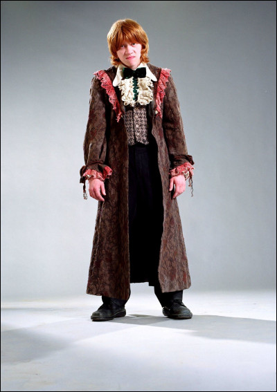 4e place : Que reçoit Ron de sa mère lors de sa quatrième année pour le bal de Noël ?