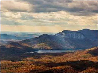 Quel peuple s'est approprié cet État en 1663 avant d'y fonder la province de Caroline ?