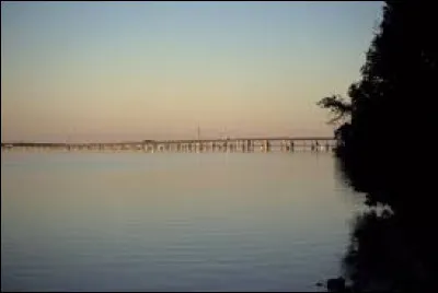 Quel est le nom de ce lac qui est aussi le plus grand de Caroline du Sud ?