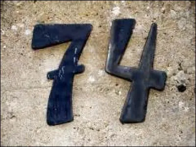 En 1974, quand la Birmanie va-t-elle adopter sa nouvelle Constitution ?