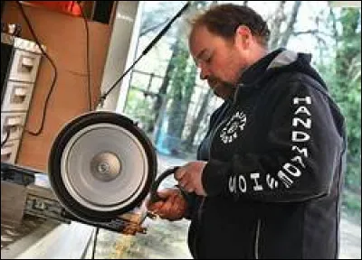 Le maréchal-ferrant...