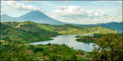 Comment le Rwanda est-il surnommé ?