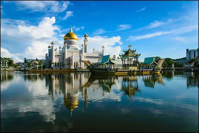 Sur quelle île se situe le Brunei ?